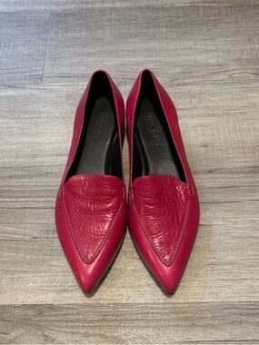 The Gia Pointed Toe Leather Flats by M Gemi size 36